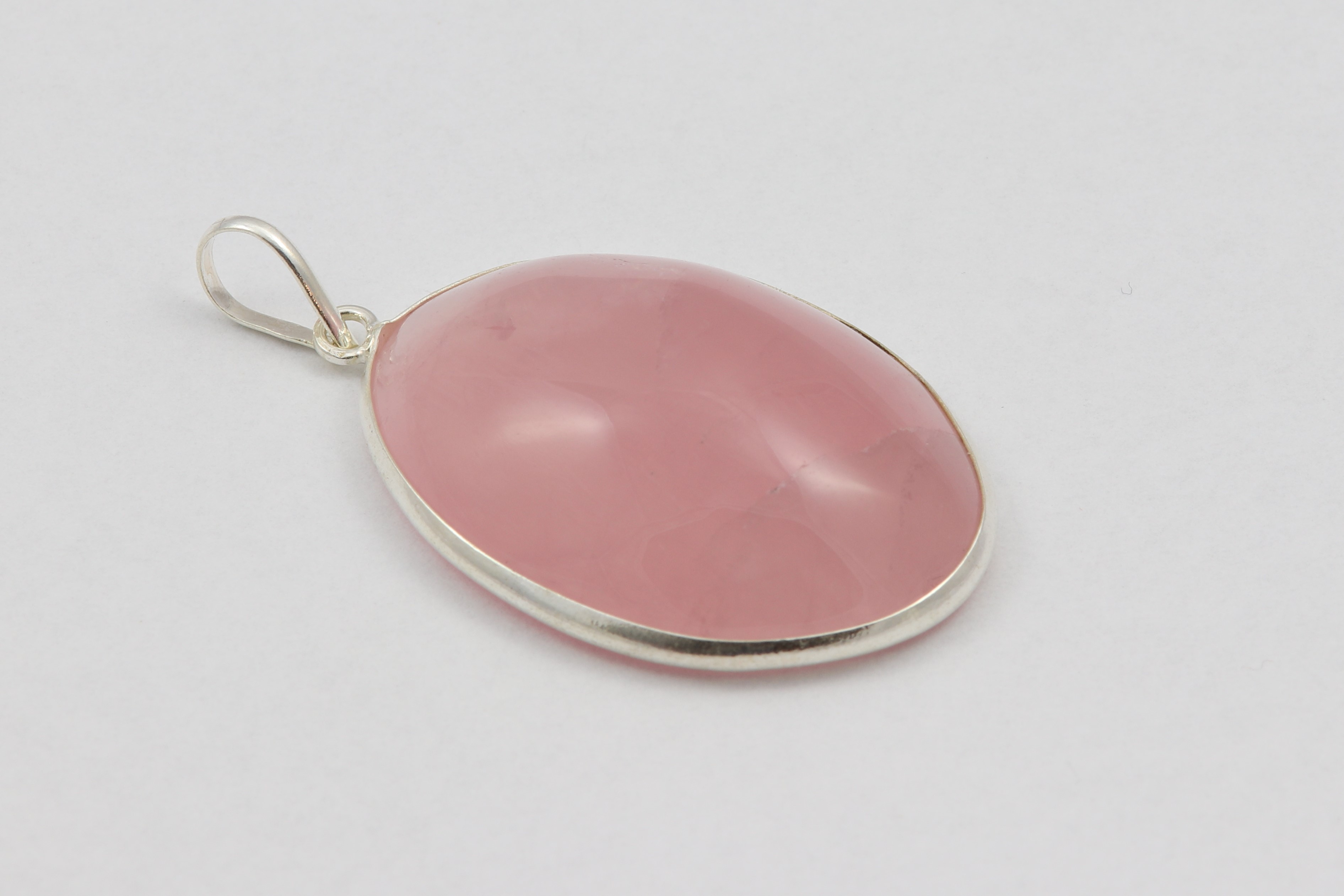 privesek-oval-ruzenin-stribro